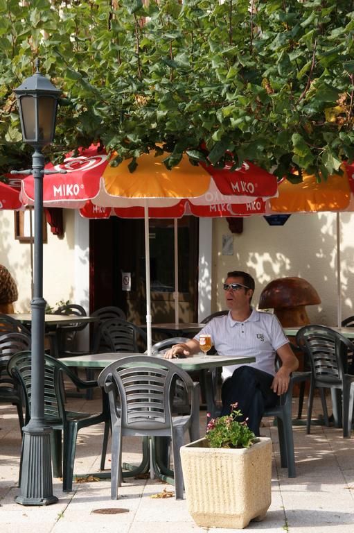 Auberge Du Herisson La Chaux-du-Dombief Dış mekan fotoğraf